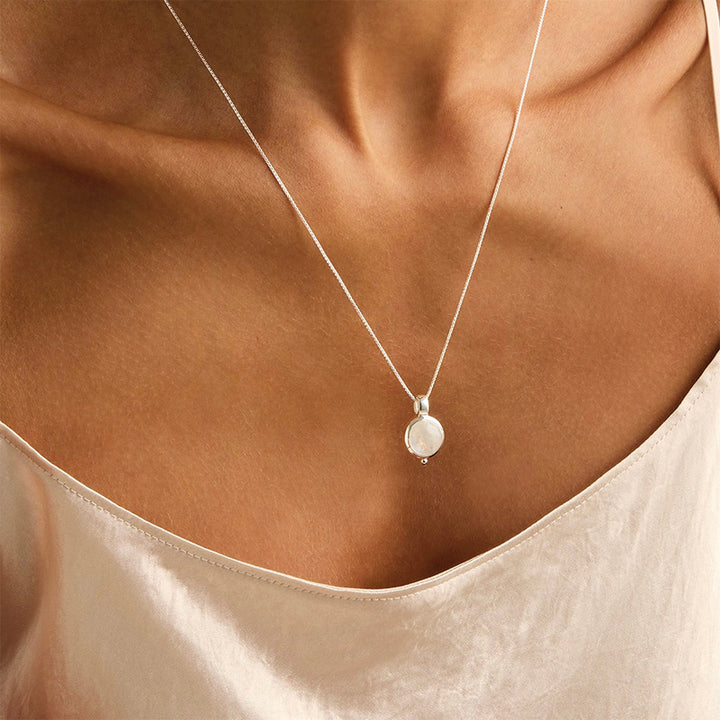 GARLAND MOONSTONE NECKLACE
