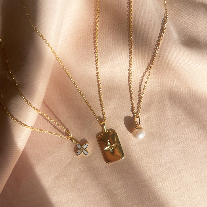 DESERT FLOWER CHARM NECKLACE