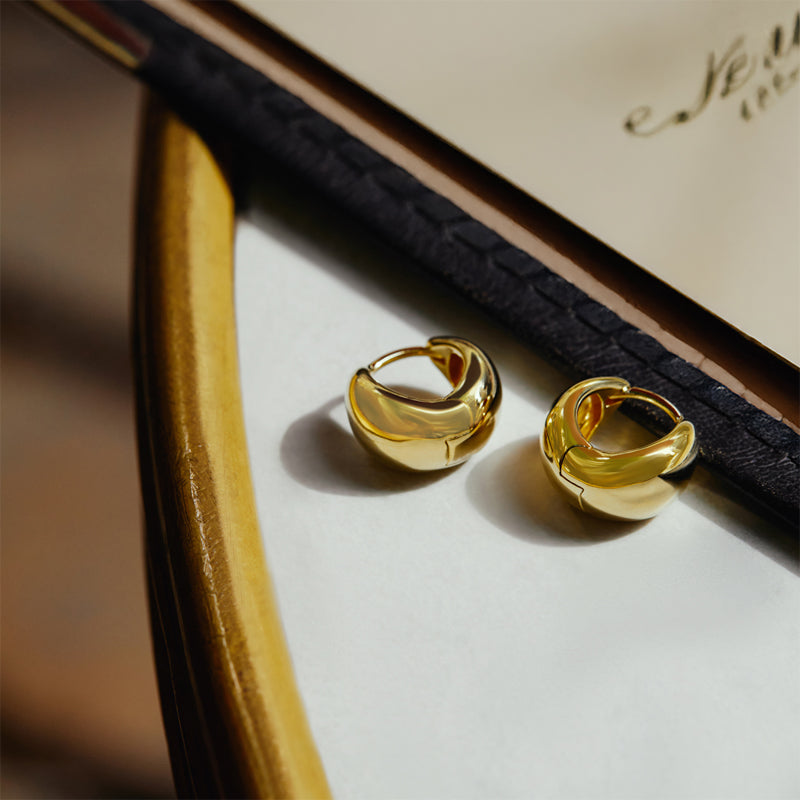 LA MUSE HUGGIE EARRINGS