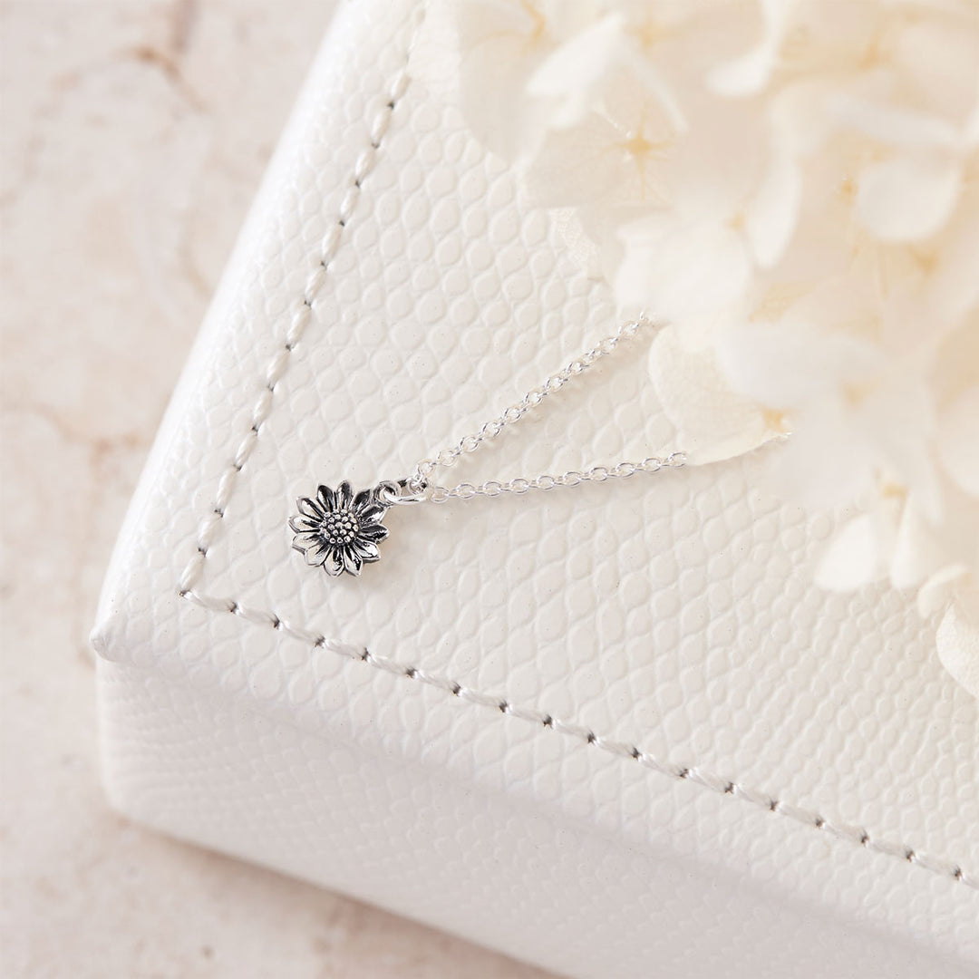 DELICATE SUNFLOWER NECKLACE