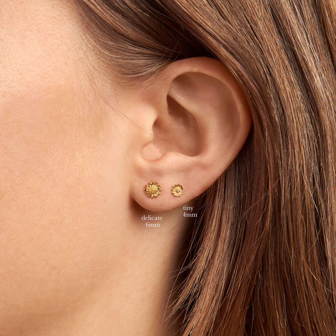 DELICATE SUNFLOWER STUDS