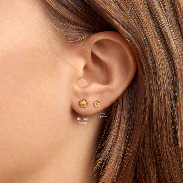 DELICATE SUNFLOWER STUDS