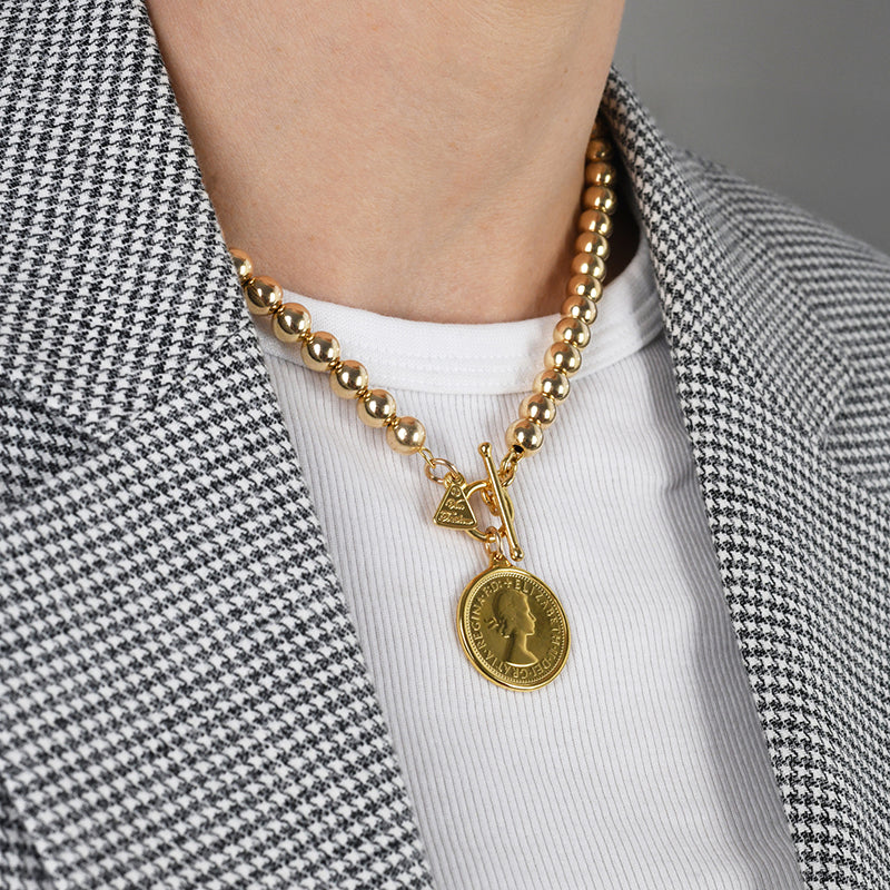 BEADED NECKLACE WITH SHILLING