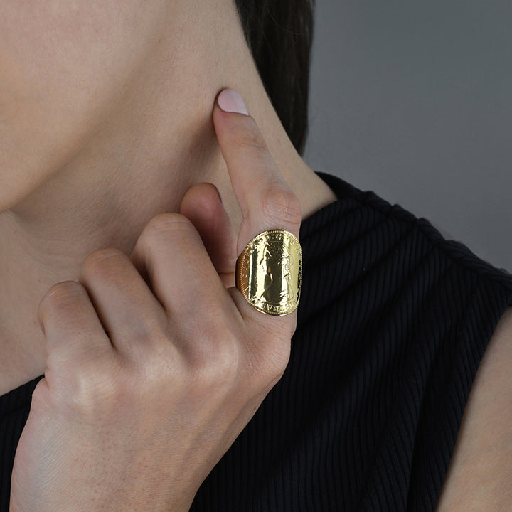 CURVED COIN RING