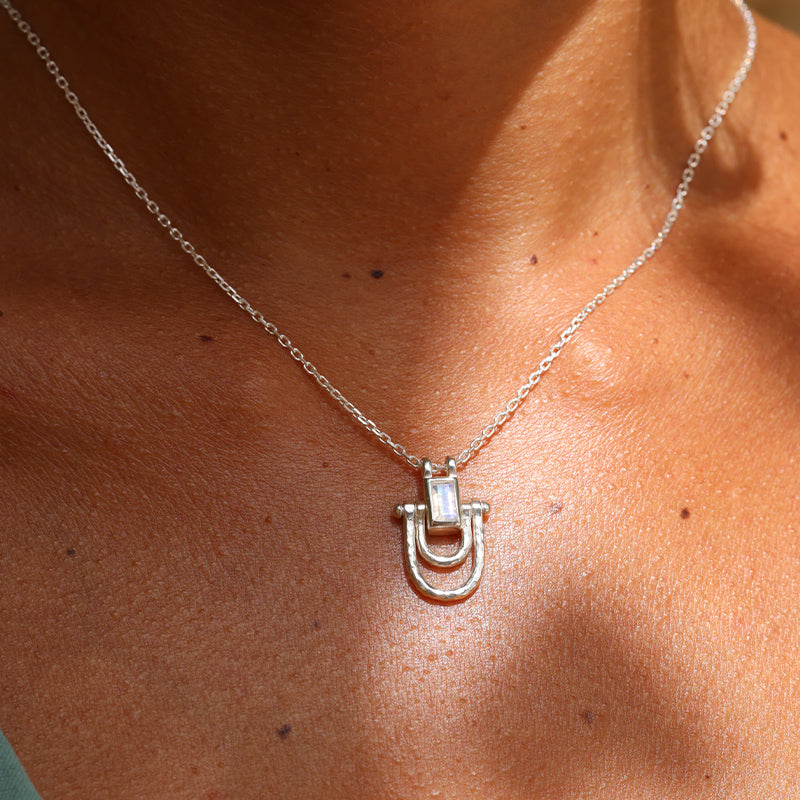 ALLEGRA MOONSTONE NECKLACE