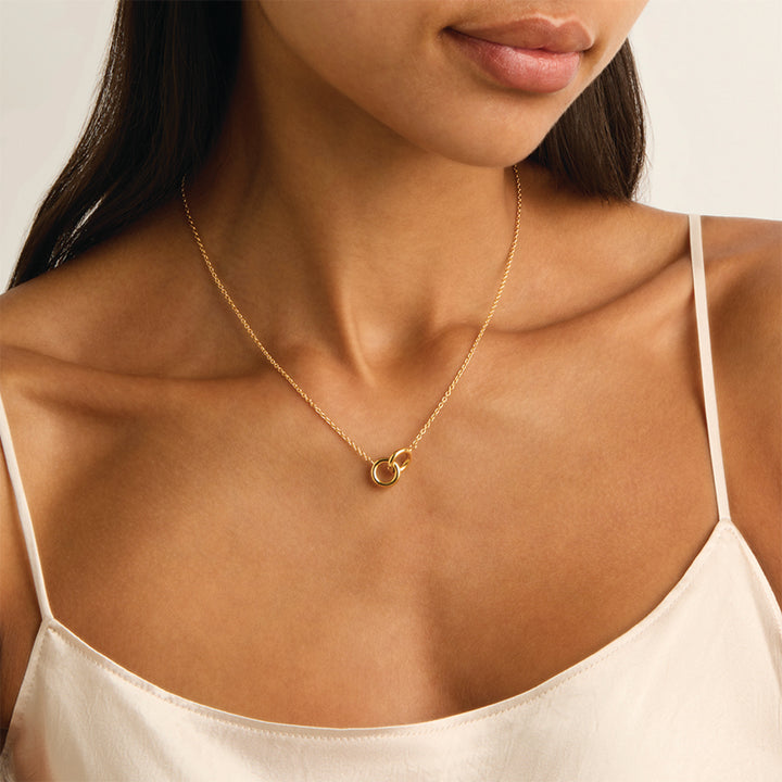 EMBRACE NECKLACE