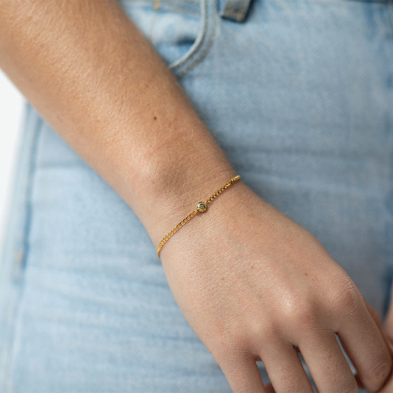 CURB BRACELET WITH ZIRCONIA