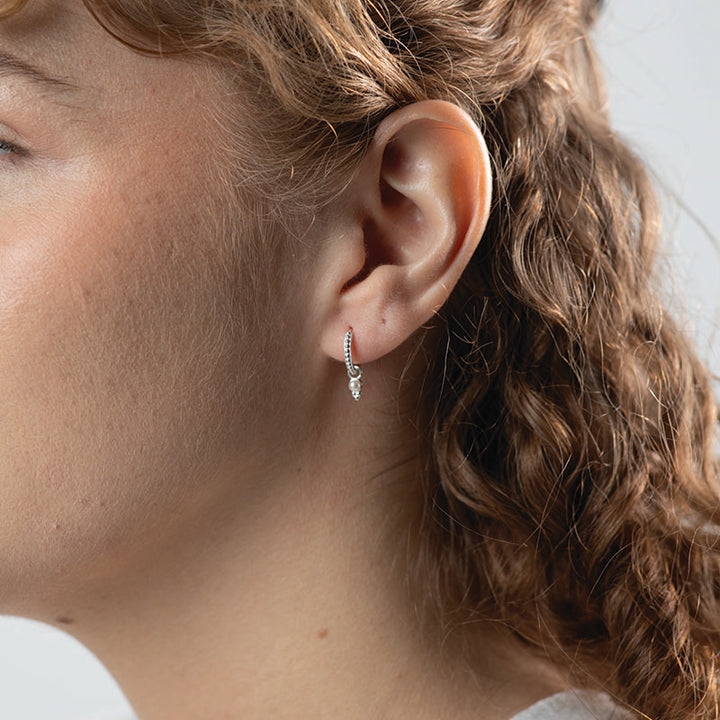 DECORATIVE PEARL HUGGIES