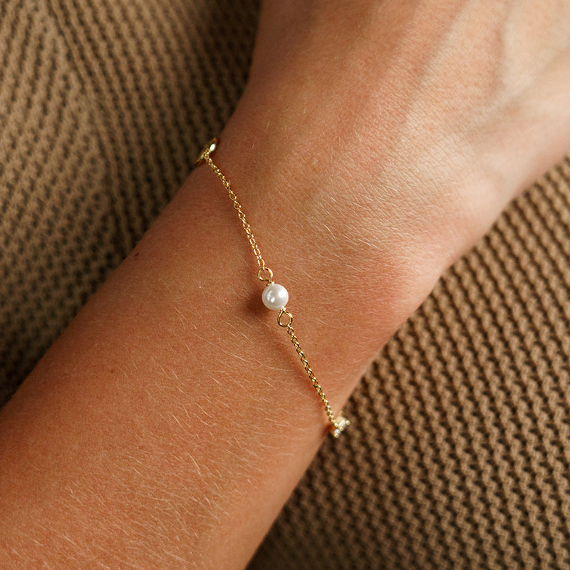 TOUCH OF SPARKLE PEARL BRACELET