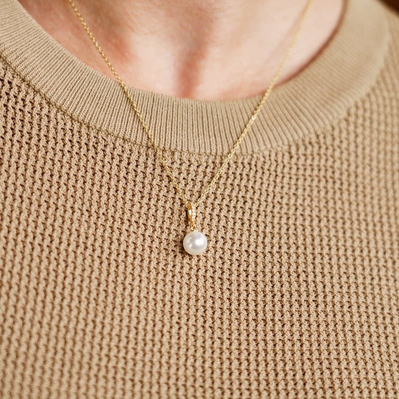EFFORTLESS GLOW PEARL PENDANT