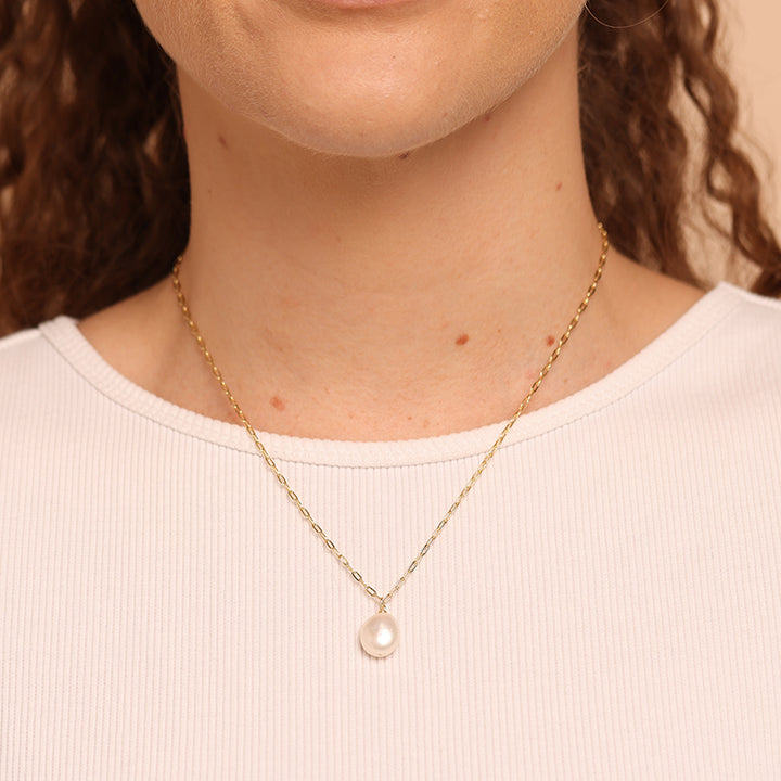 LUMIERE PEARL DROP NECKLACE