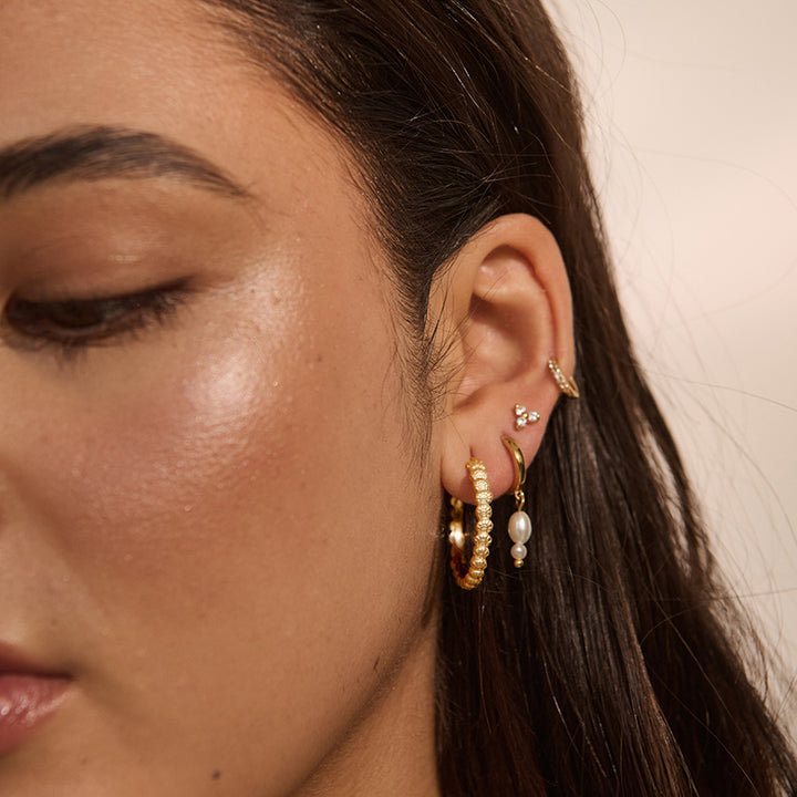 SOUL PROCTECTOR MEDIUM SHELL HOOP EARRINGS