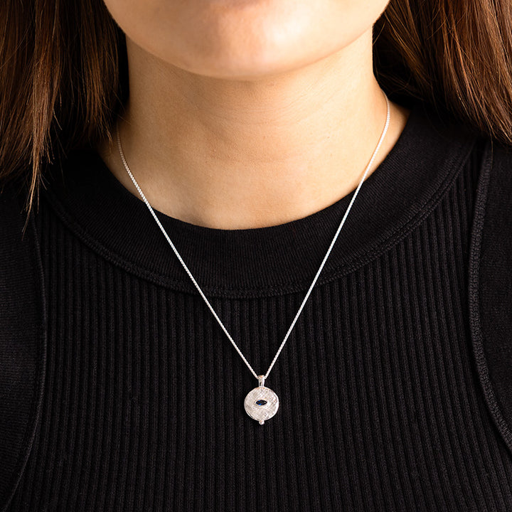 SAPPHIRE GAZE NECKLACE