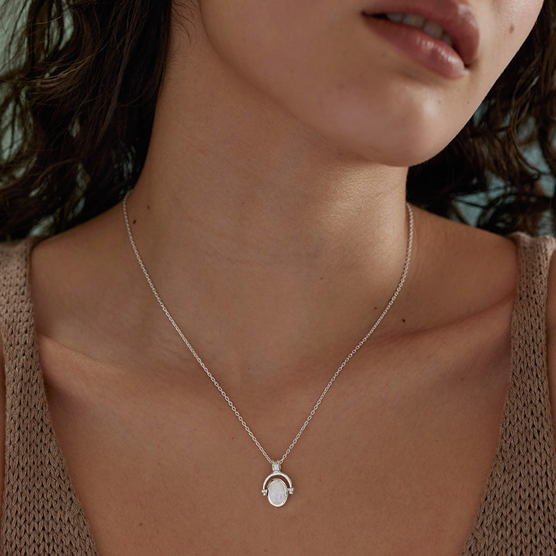 MIRA MOONSTONE NECKLACE