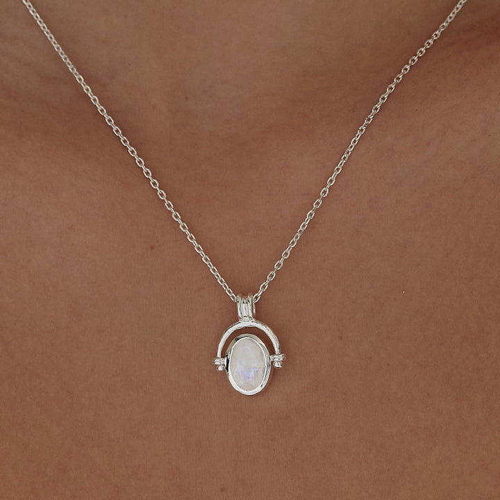 MIRA MOONSTONE NECKLACE