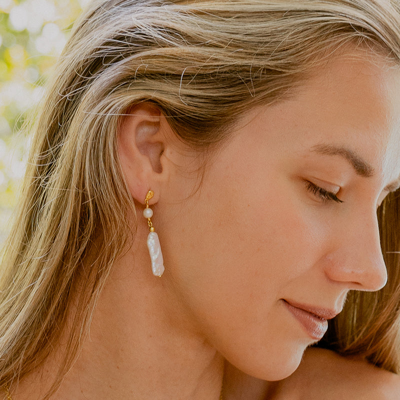 SEA GLOW PEARL EARRINGS