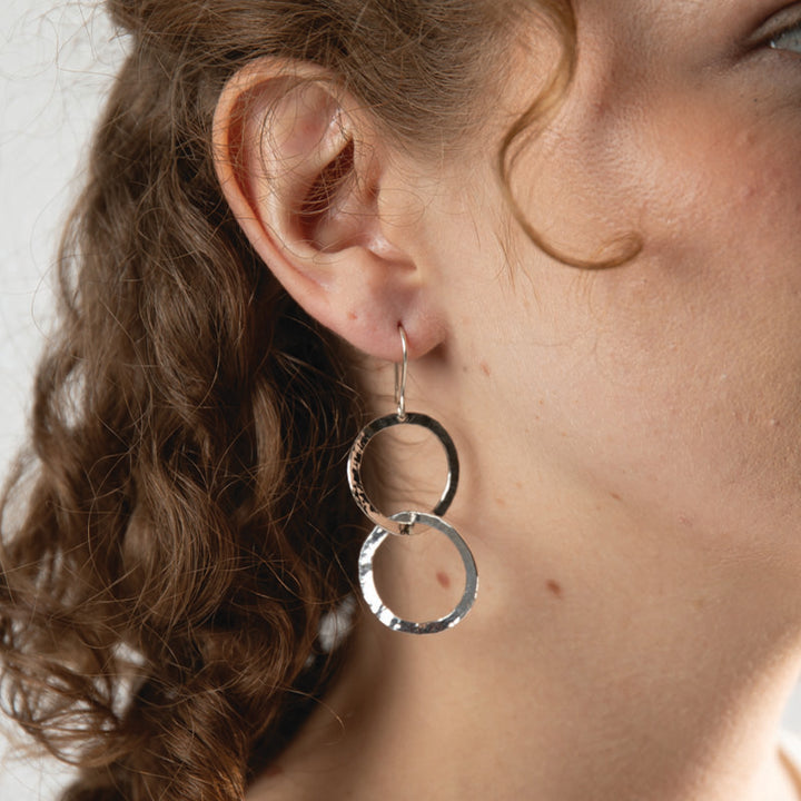 HAMMERED DOUBLE CIRCLE EARRINGS