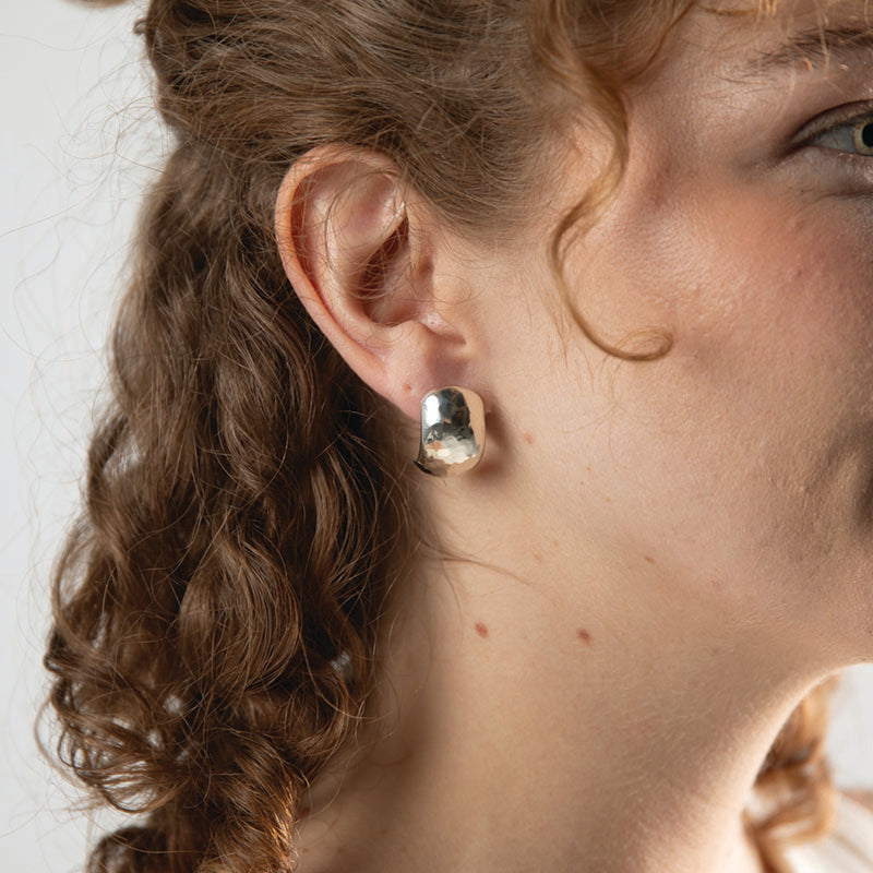 HAMMERED CURVED RECTANGLE EARRINGS
