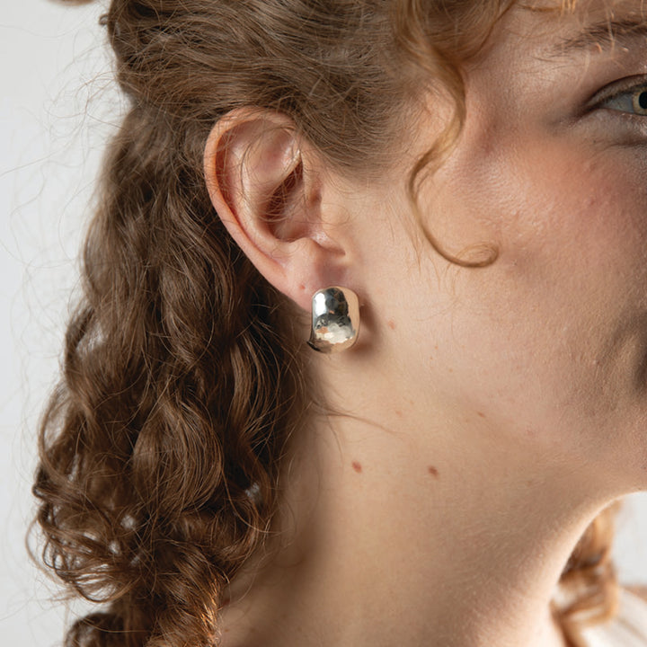 HAMMERED CURVED RECTANGLE EARRINGS