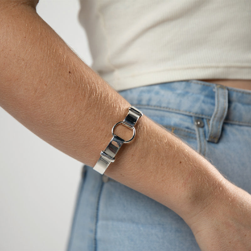 WIDE CIRCLE TOP BANGLE