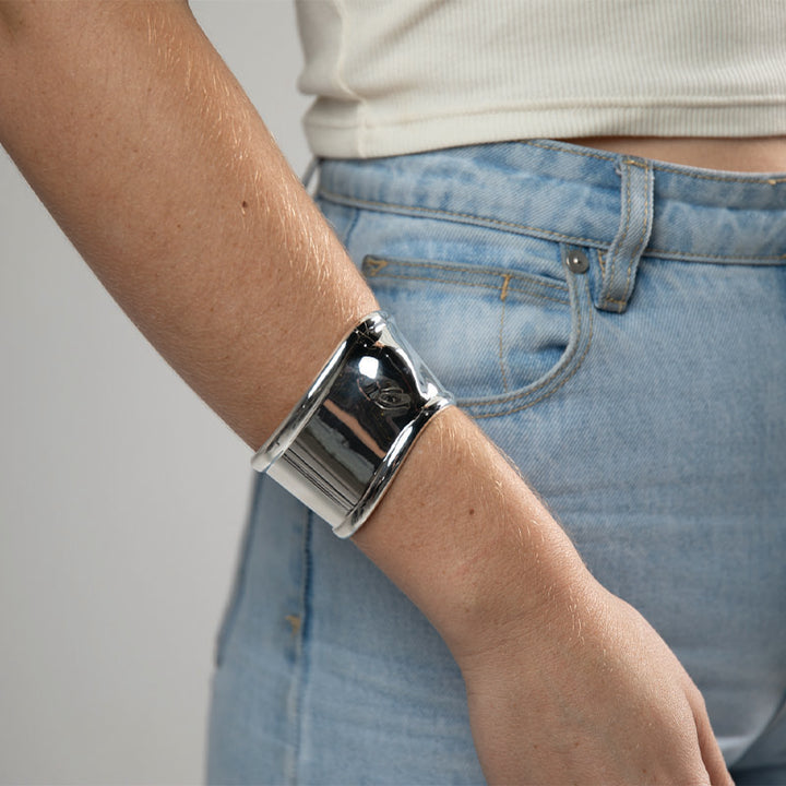 WAVED WIDE CUFF
