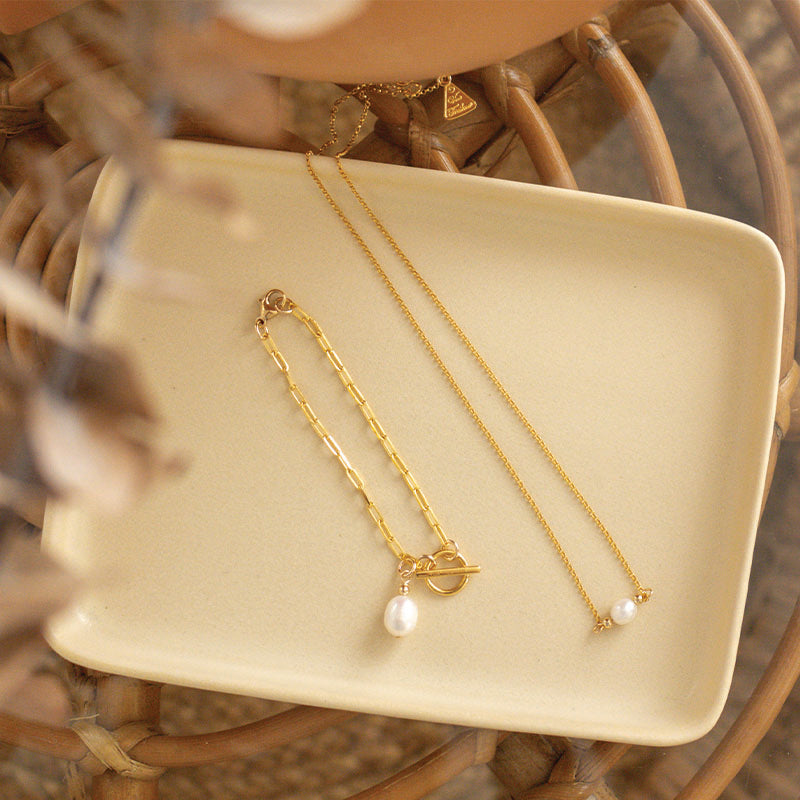 FINE BELCHER NECKLACE WITH PEARL