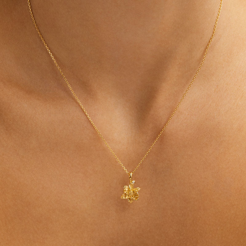 WATER LILY JULY BIRTH FLOWER NECKLACE