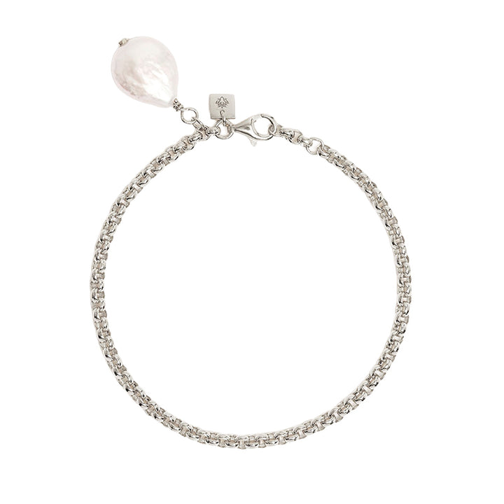 EMBRACE STILLNESS PEARL BRACELET
