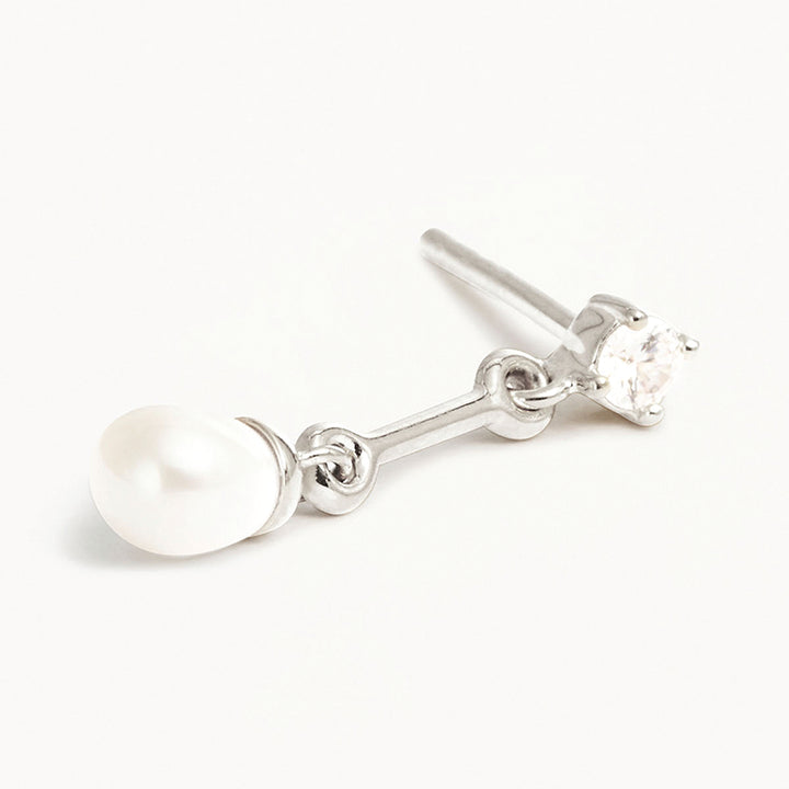 EMBRACE STILLNESS PEARL DROP EARRINGS