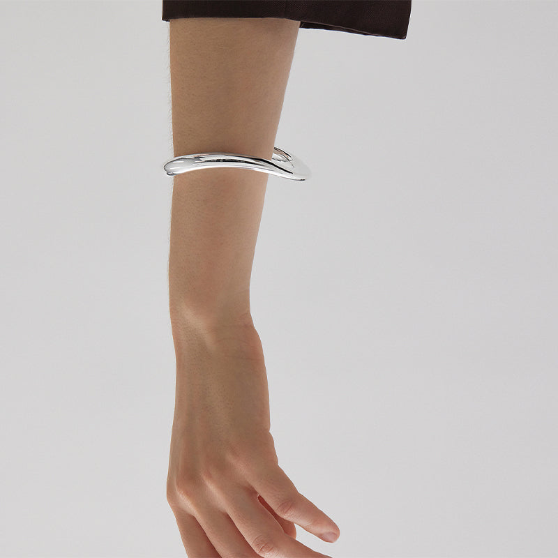 GRAVITY BANGLE