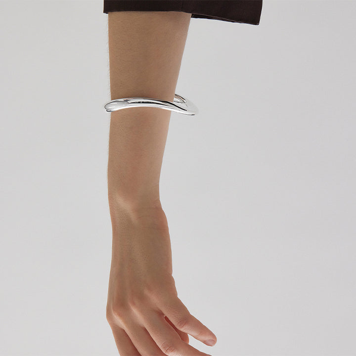 GRAVITY BANGLE