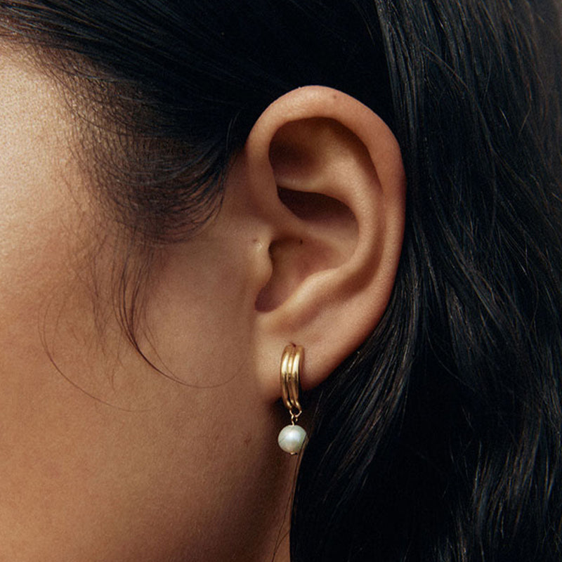 SOLACE PEARL HOOPS