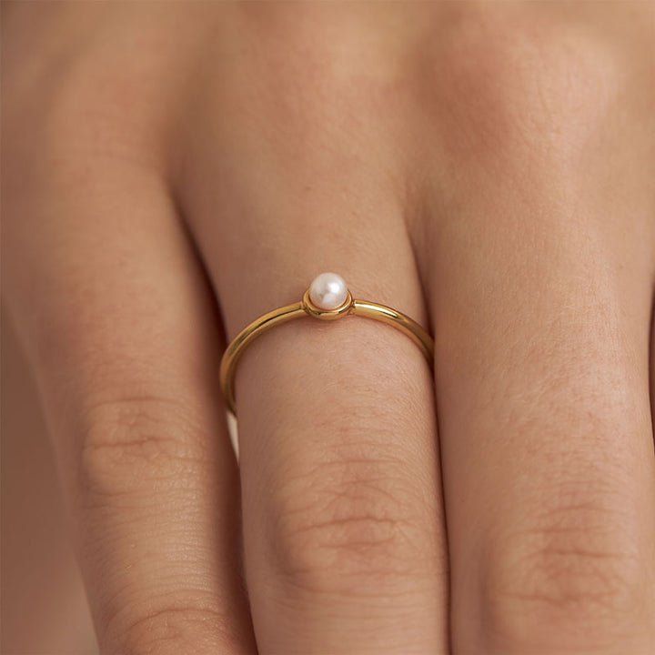 DELICATE PEARL RING