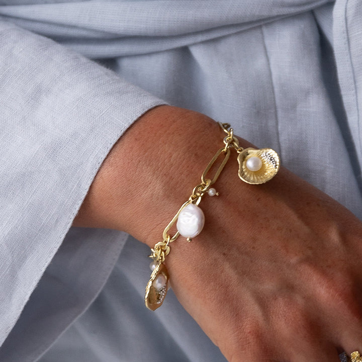 THE WORLD IS YOUR OYSTER PEARL CHARM BRACELET