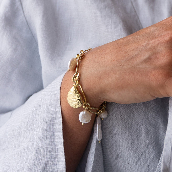 THE WORLD IS YOUR OYSTER PEARL CHARM BRACELET