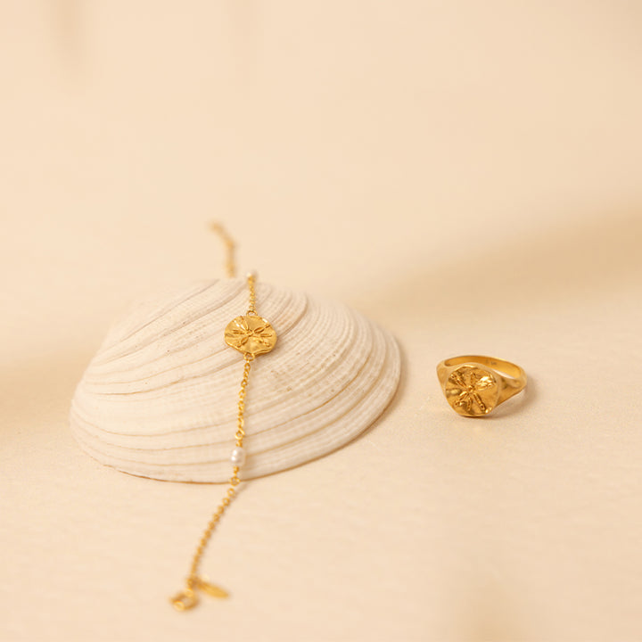 SAND DOLLAR SIGNET RING
