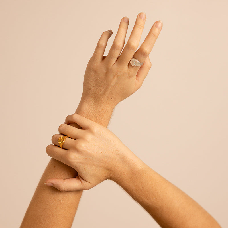 SAND DOLLAR SIGNET RING