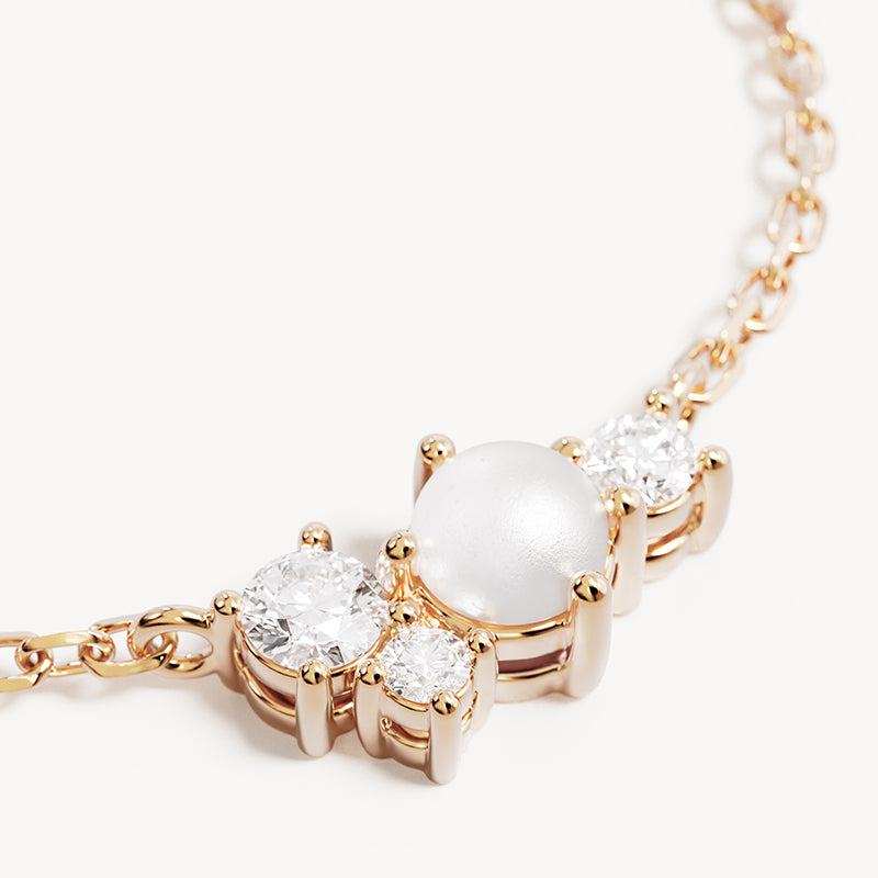 LOVE IN STILLNESS PEARL NECKLACE