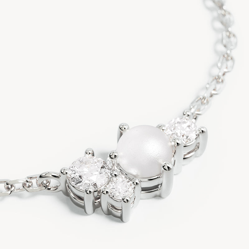 LOVE IN STILLNESS PEARL NECKLACE
