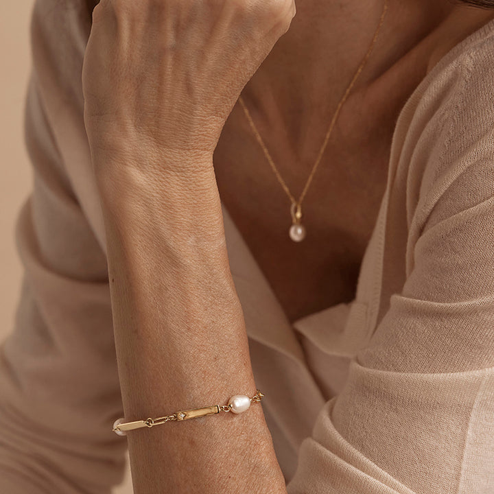 CONNECTED BY LOVE ENGRAVABLE PEARL BRACELET