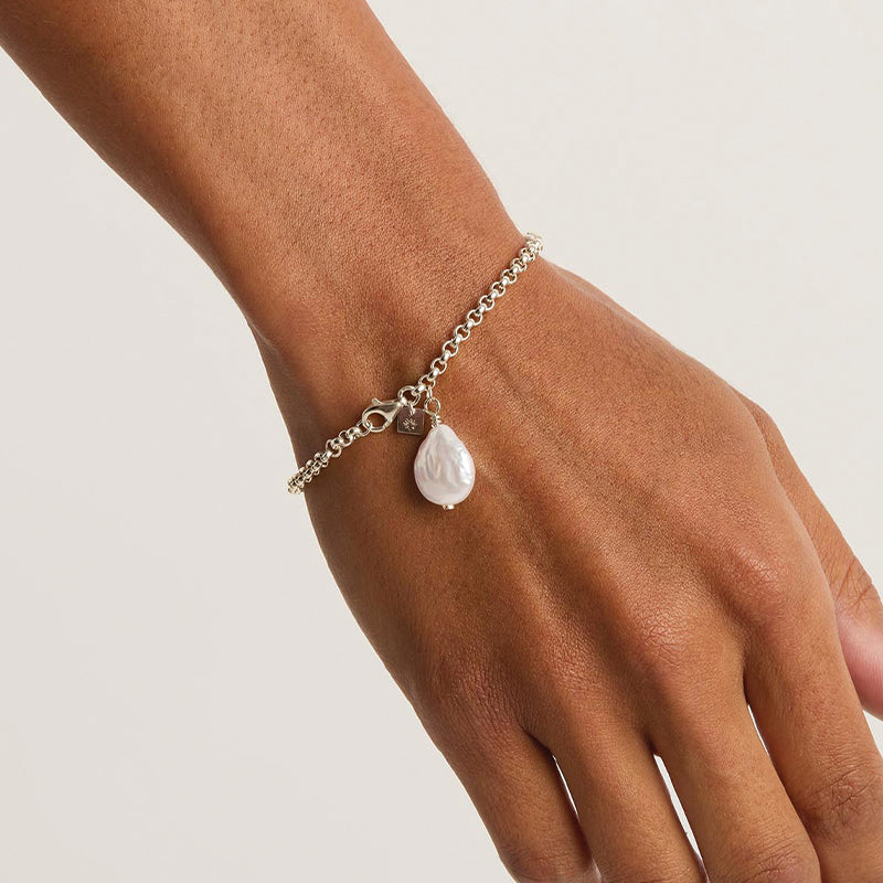 EMBRACE STILLNESS PEARL BRACELET