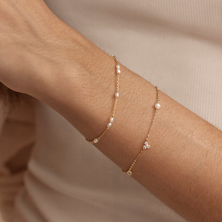 MOONLIT BLOOM PEARL BRACELET