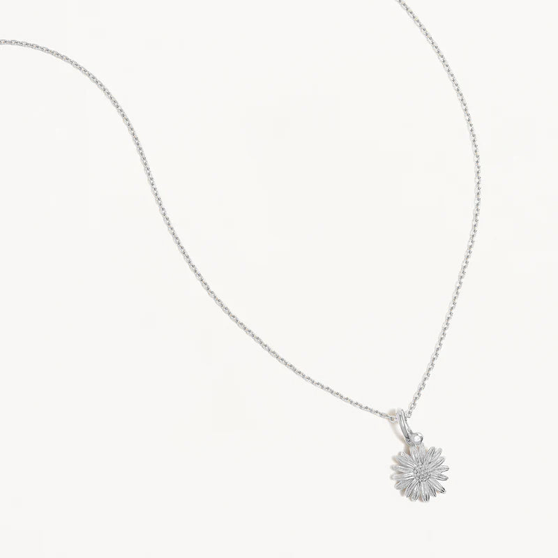 DAISY APRIL BIRTH FLOWER NECKLACE