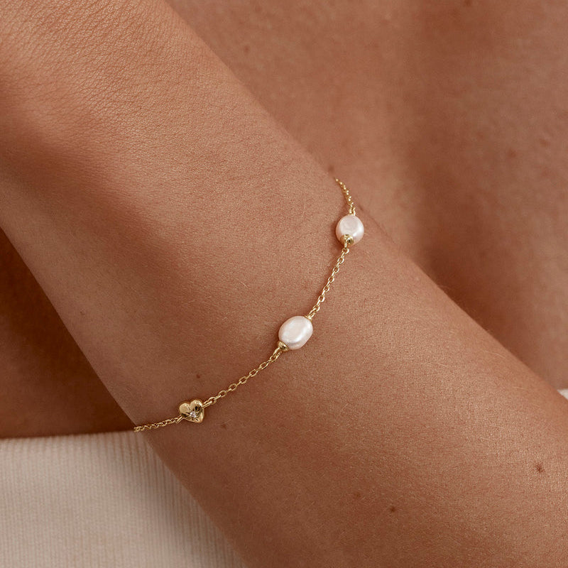 UNDER THE MOONLIGHT PEARL BRACELET