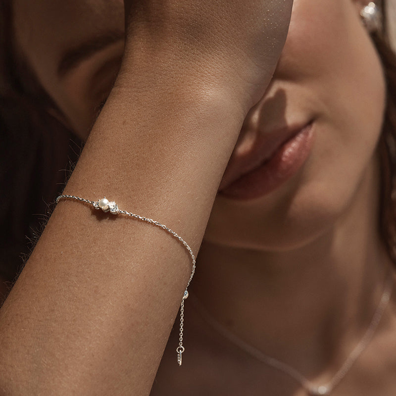 LOVE IN STILLNESS PEARL BRACELET