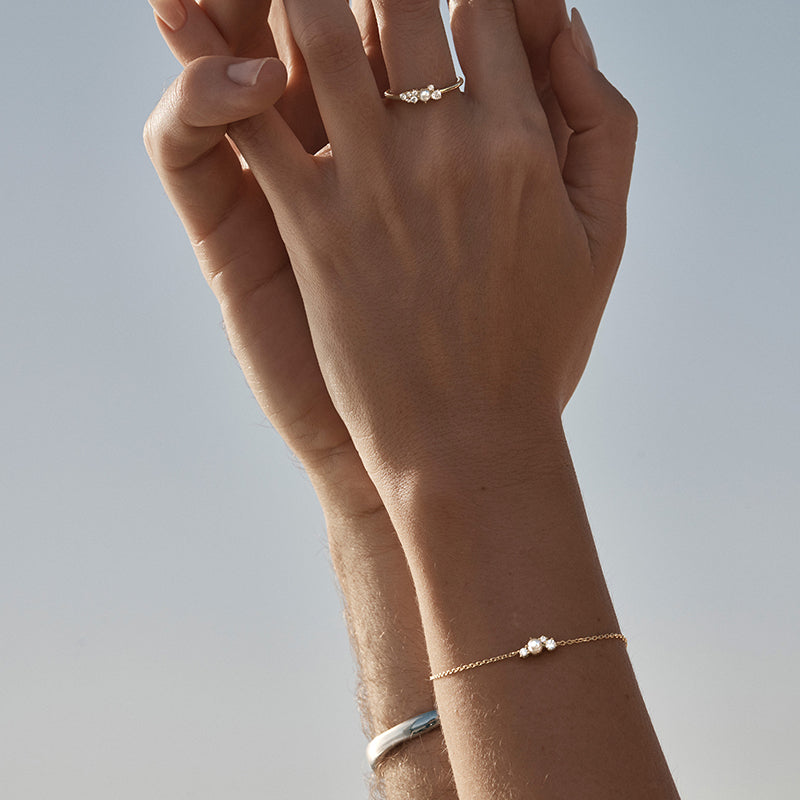 LOVE IN STILLNESS PEARL BRACELET