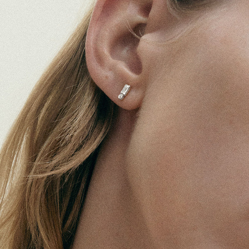 VANTAGE TOPAZ STUDS