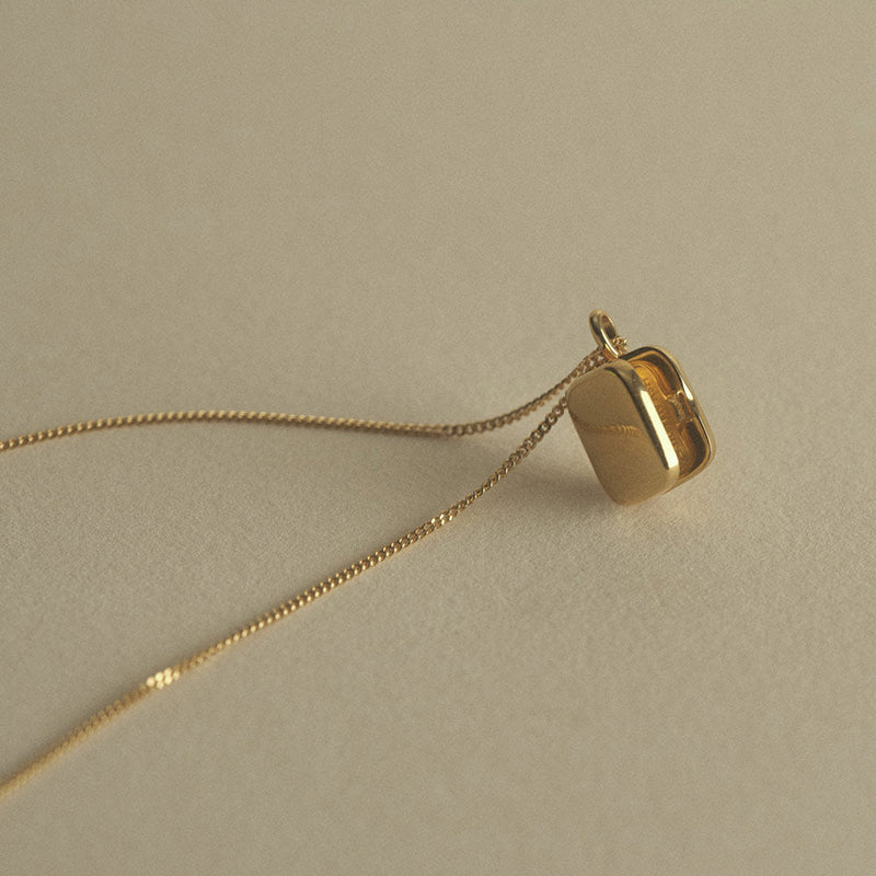 VERA LOCKET