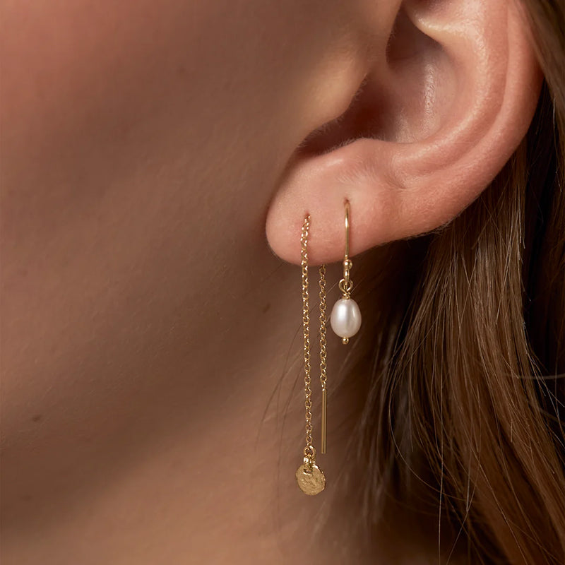 DELICATE PEARL EARRINGS