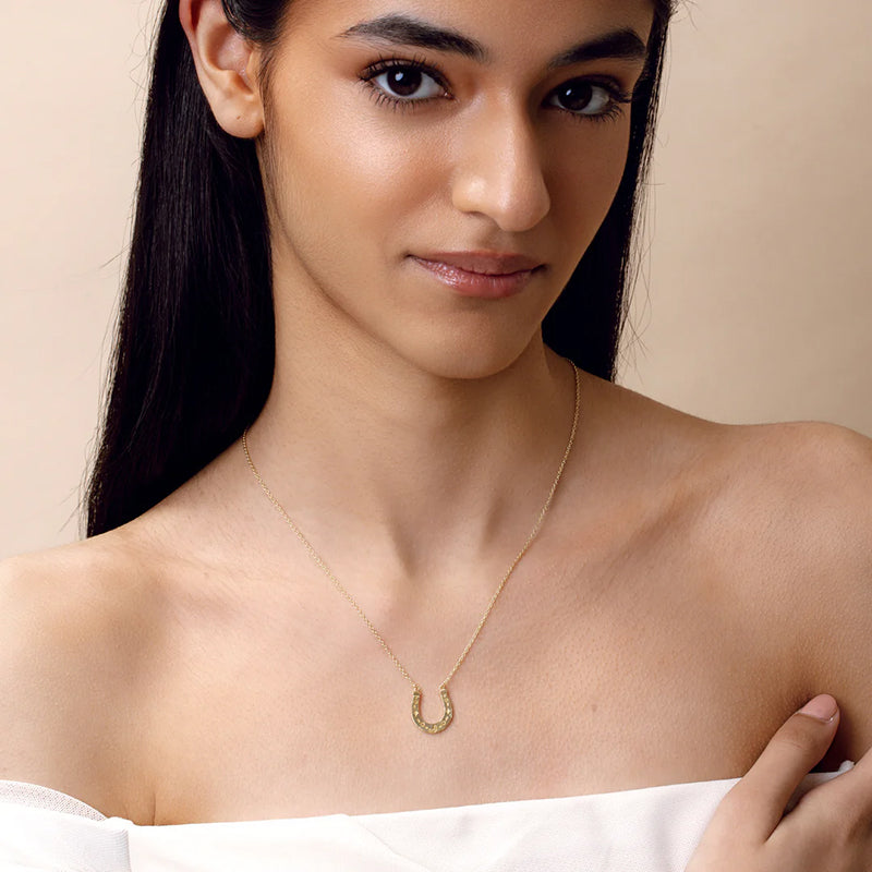 LUCKY HORSESHOE NECKLACE